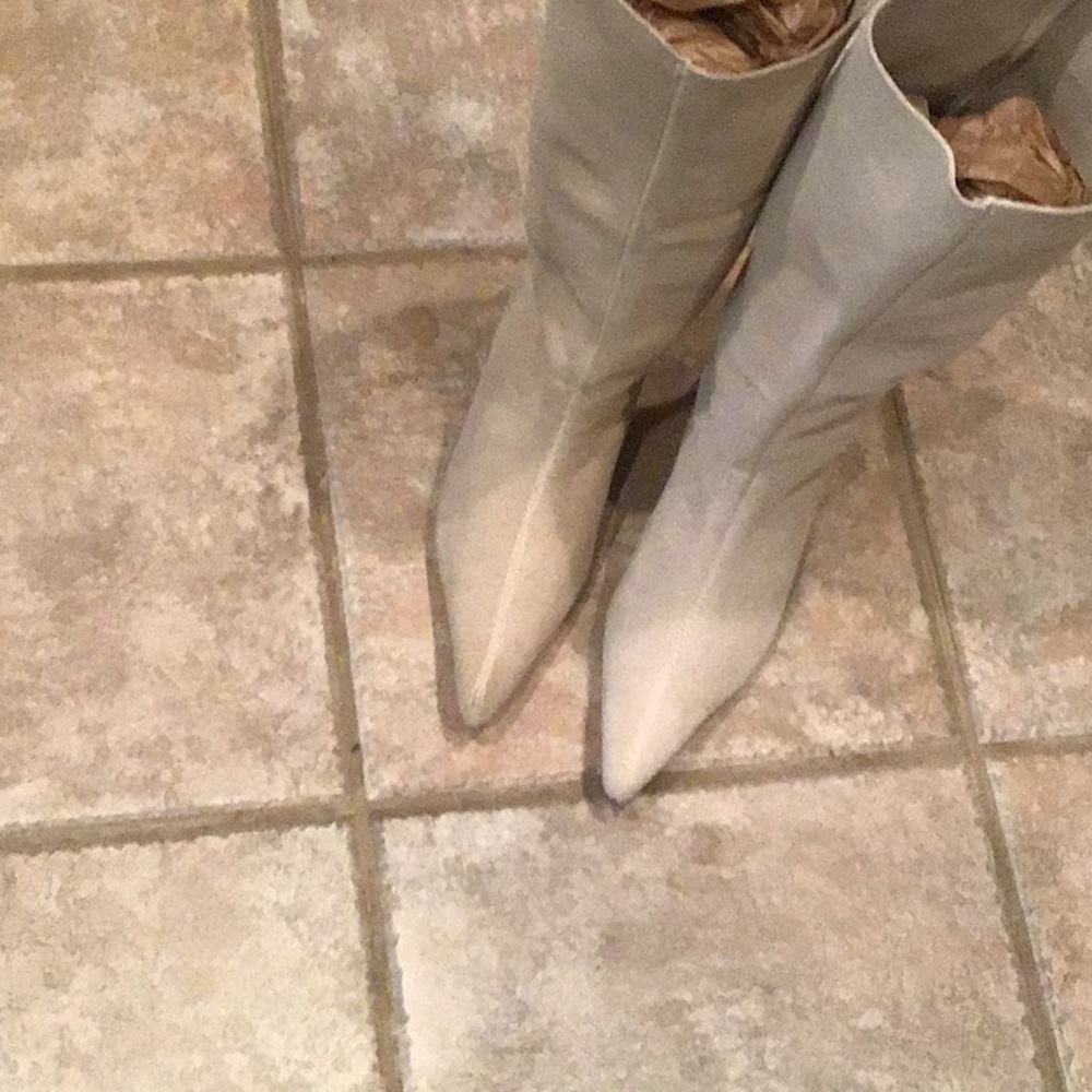Beautiful Nine West suede leather boots